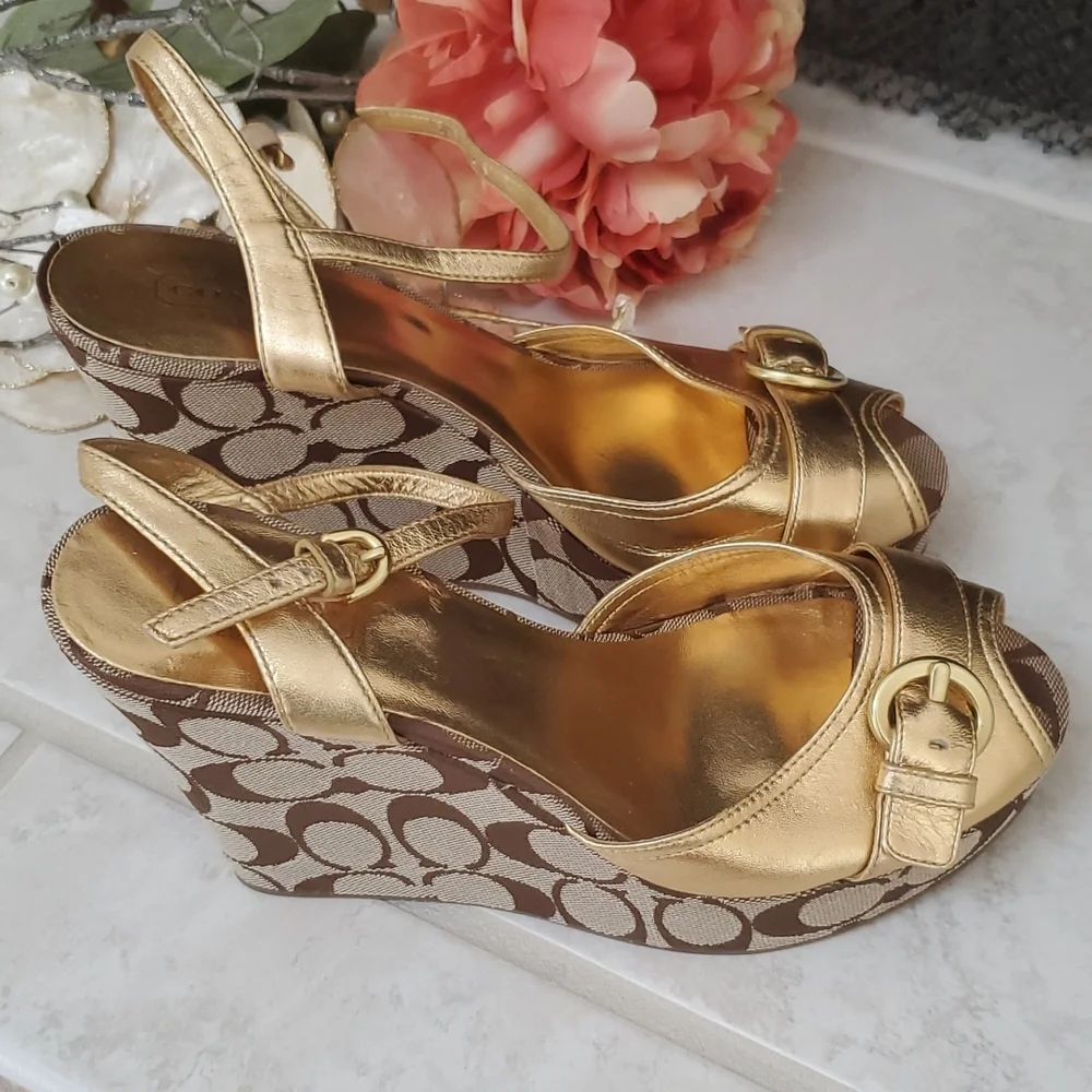 ‼️VERY RARE!!‼️ 🌟🤎 COACH Brown/Gold Wedge Sandals 🤎🌟